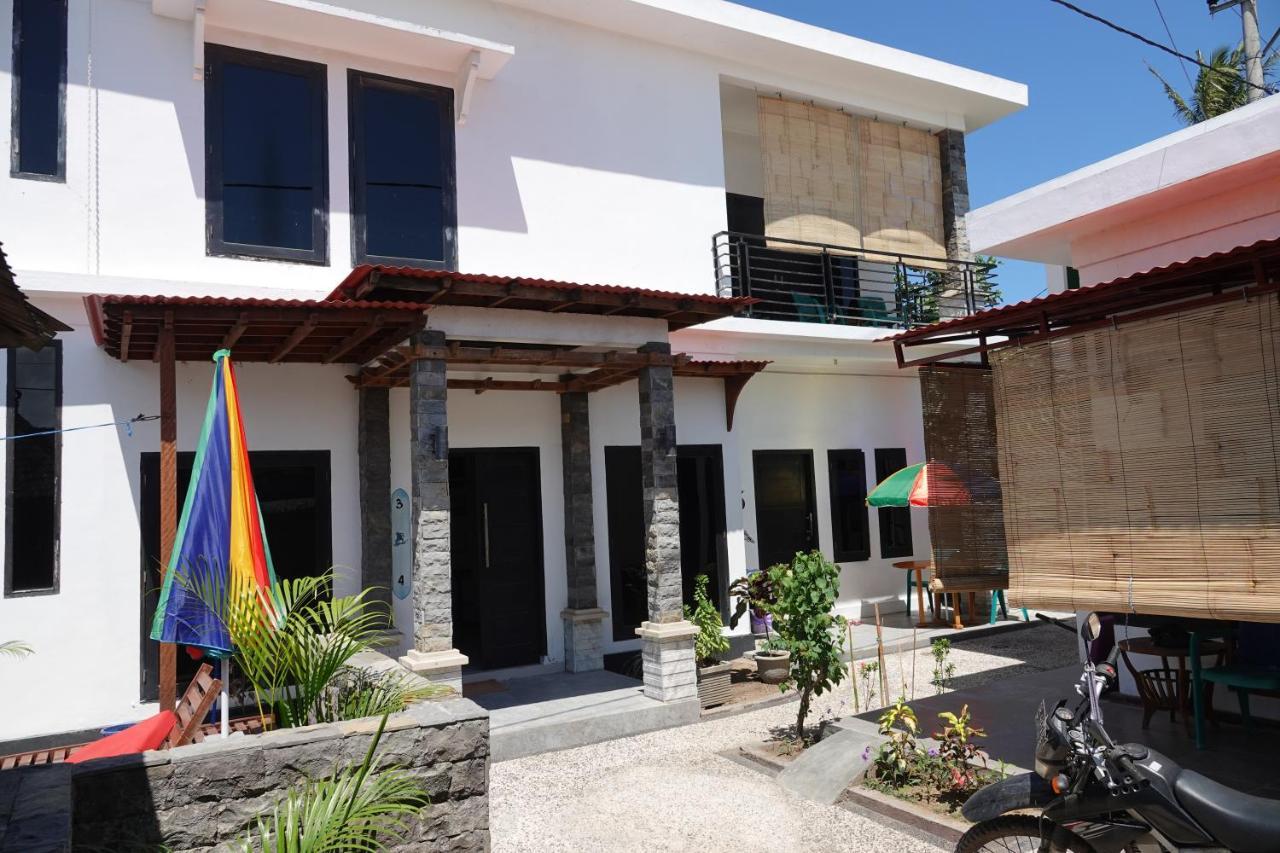 Bed and Breakfast Wave House Gerupuk South Lombok à Praya Extérieur photo
