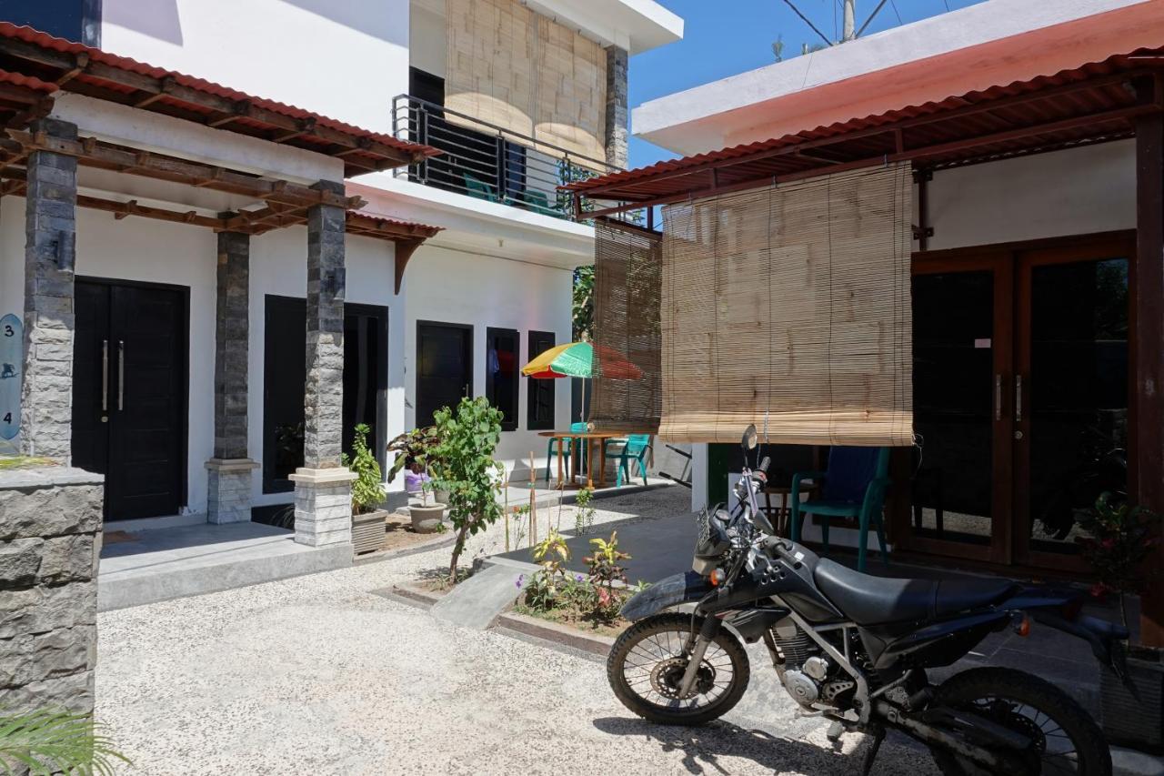 Bed and Breakfast Wave House Gerupuk South Lombok à Praya Extérieur photo